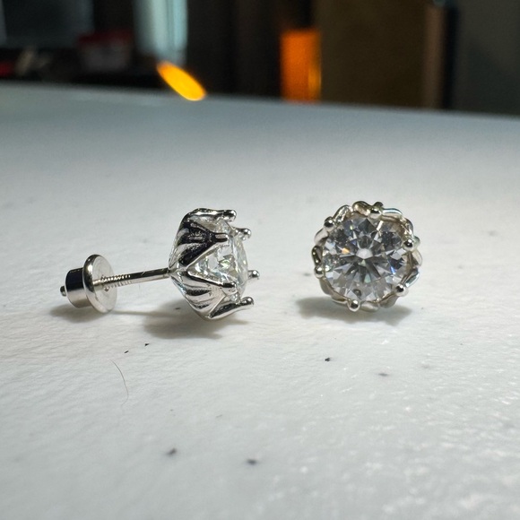 1.6 ctw Moissanite 925 Sterling Silver Stud Earrings Flower Mount Post NEW F1 - Picture 5 of 10